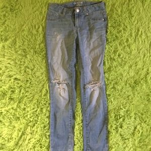 Girls ripped jeans!!
